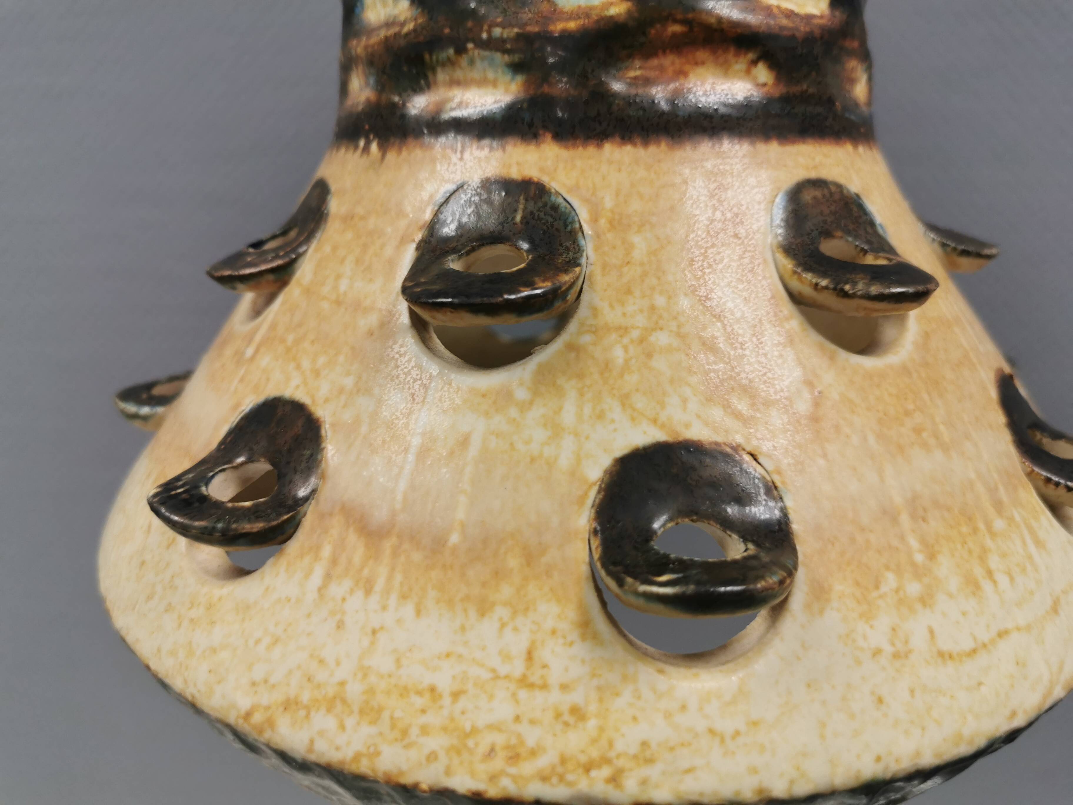 A stunning ceramic hanging lamp with exquisite details. Denmark 1970s