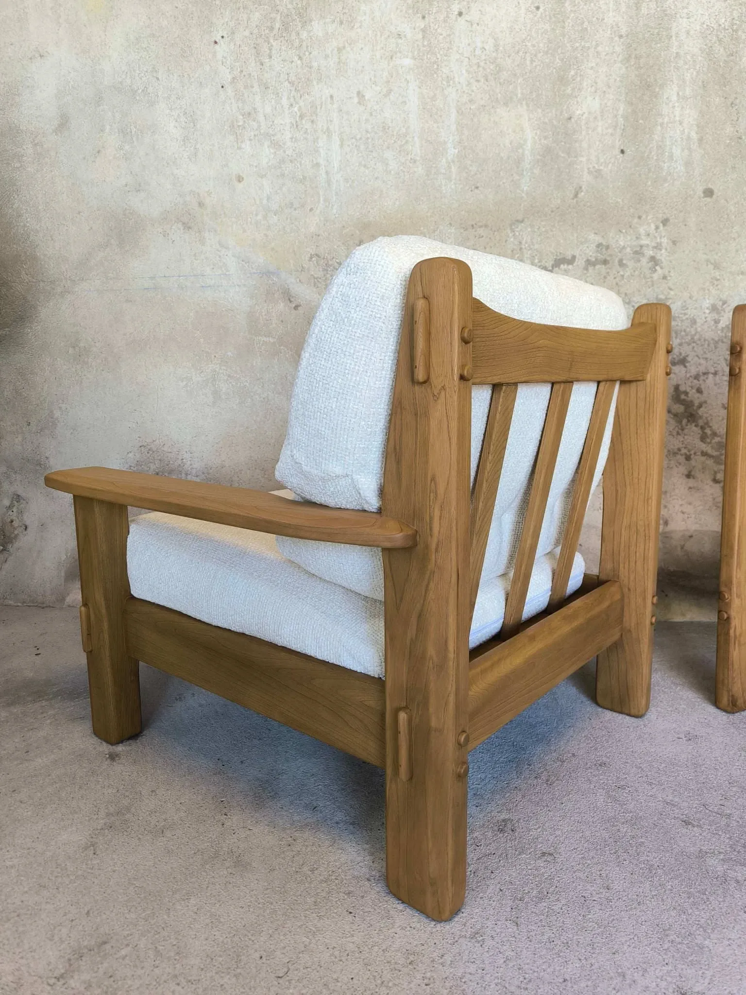 Paire de fauteuils vintage en orme massif