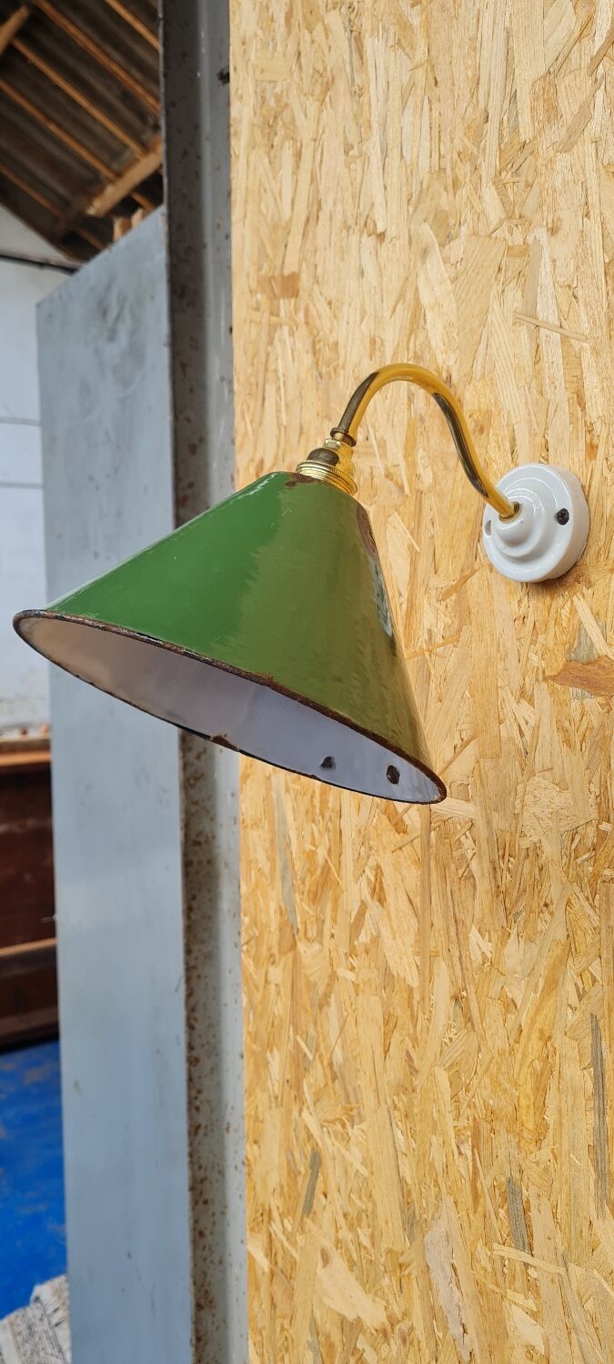 Vintage wall lamp in enamelled sheet metal