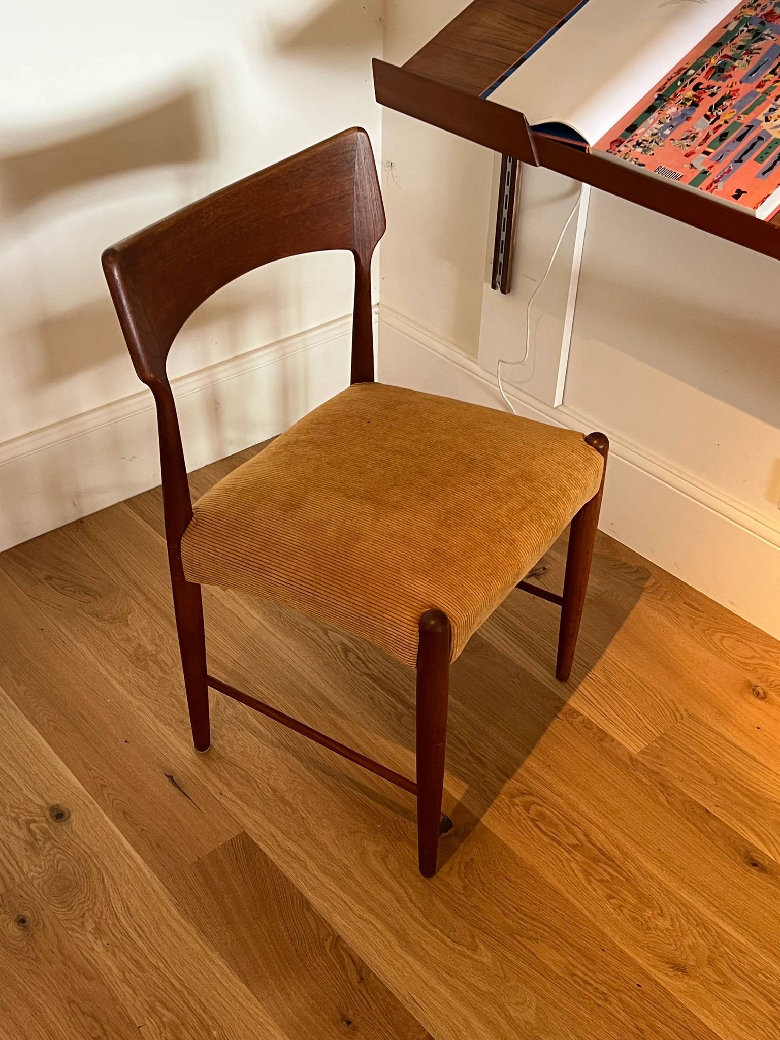 Scandinavian teak chair "Alfhild" – Honey corduroy