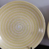 Lot de 5 anciennes assiettes plates Longchamp jaune soleil