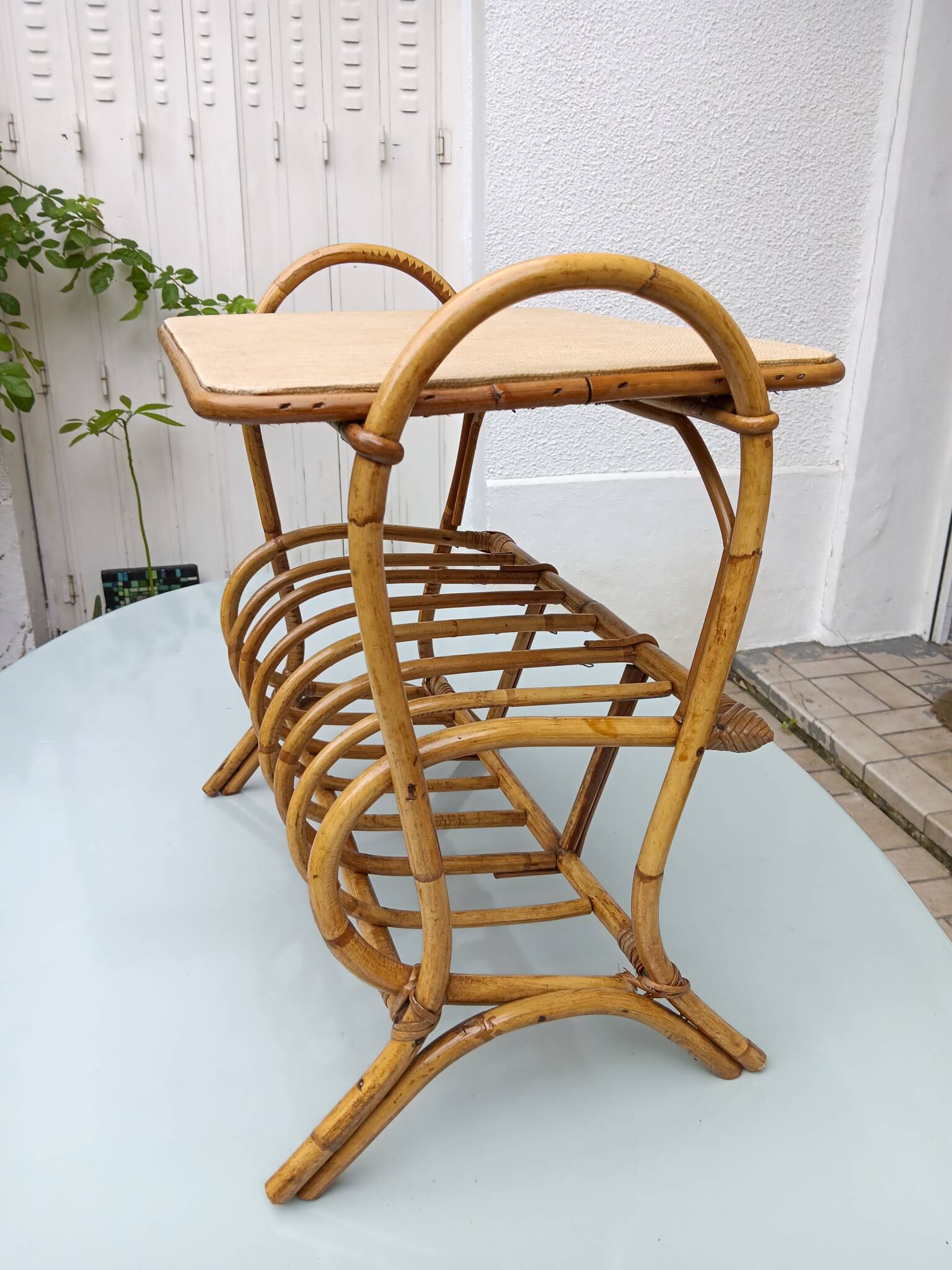 Rattan side table, magazine rack or record rack. Vintage 60s.