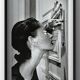 Helmut Newton – « Heather regardant par le trou de la serrure » (1994) | Tirage d'art