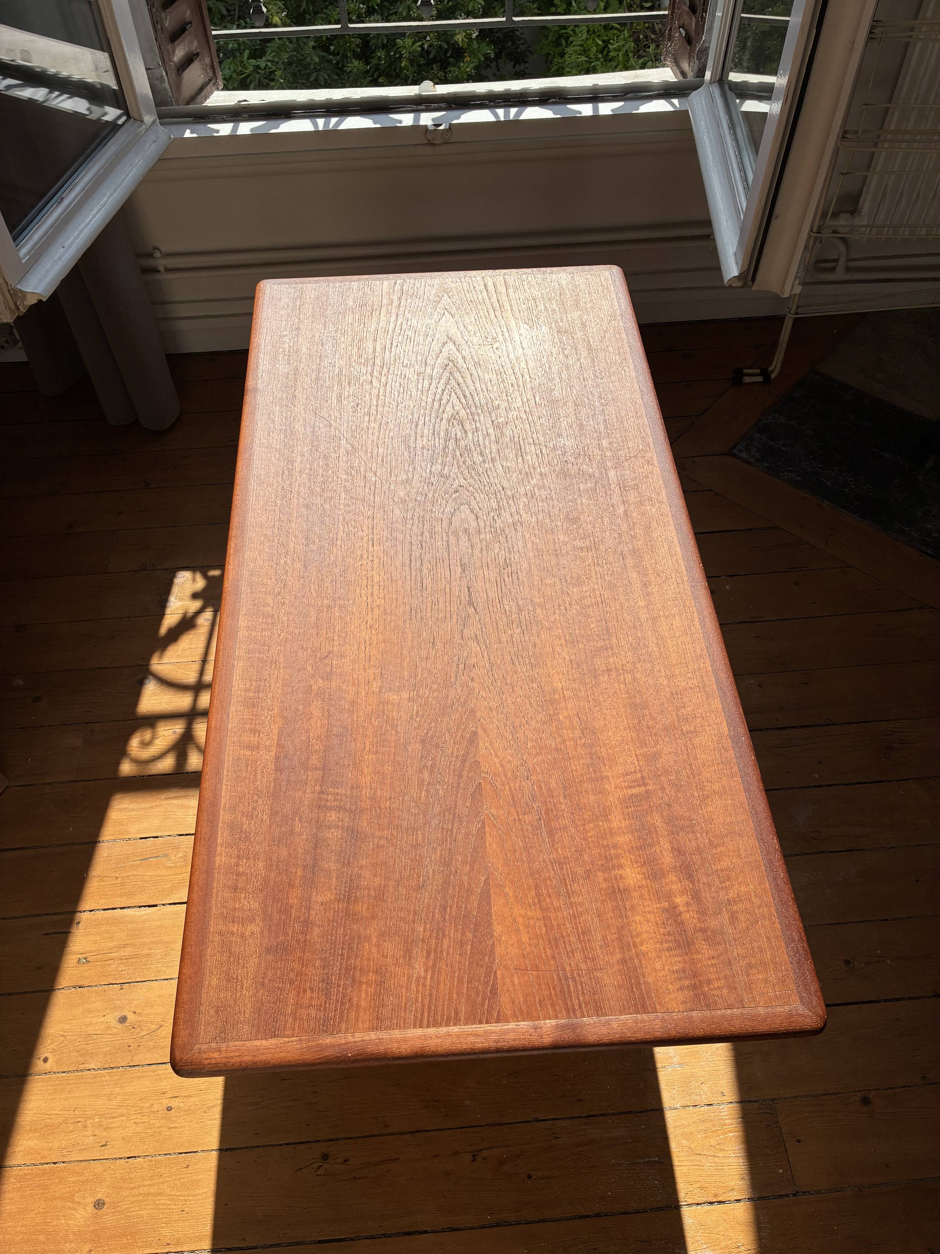 Table basse éditée par Elsteds Mobelfabrik Agerbaek