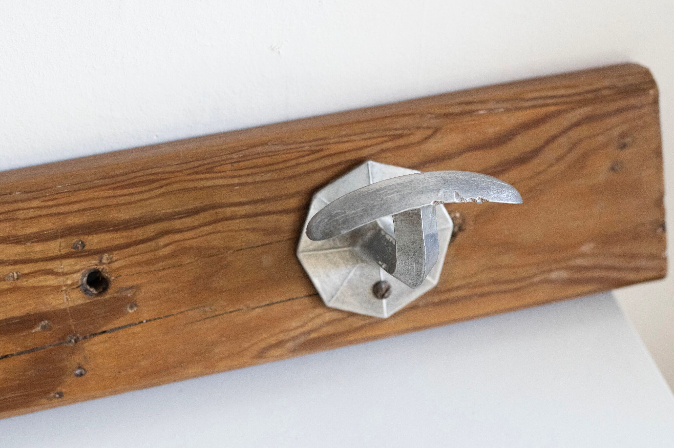 Wall coat rack in wood and metal