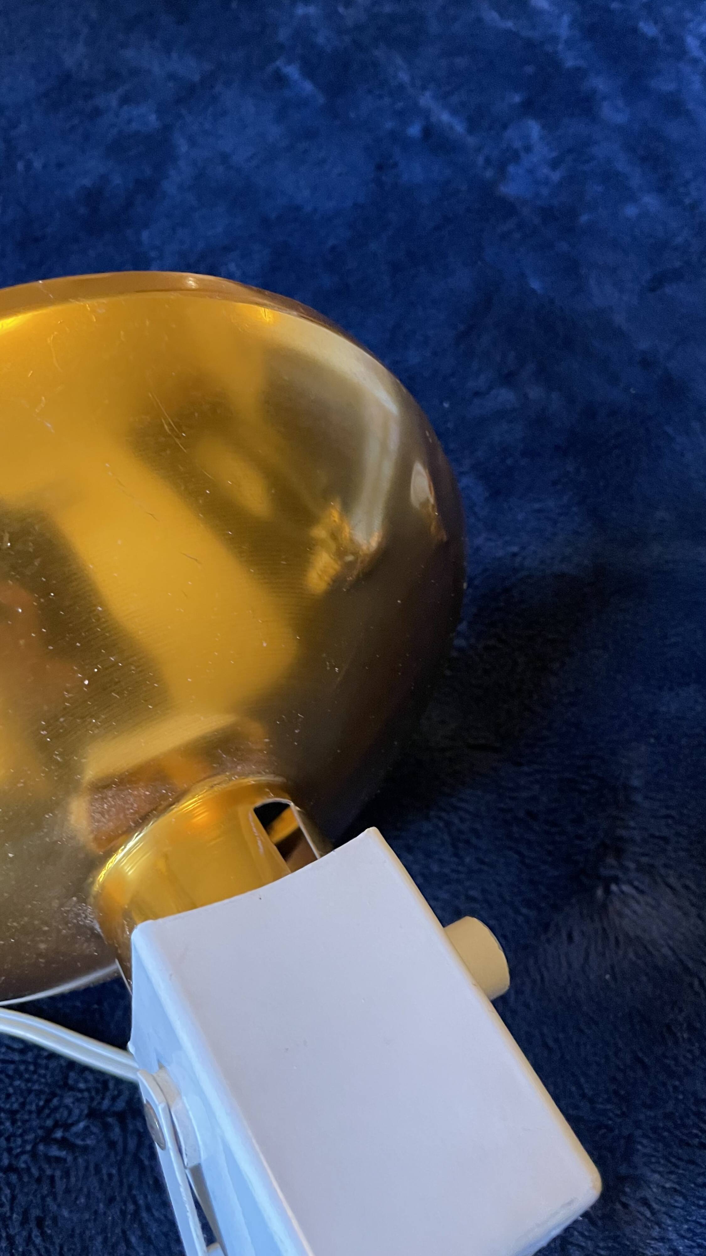 Lampe à pince Lita en métal doré et blanc