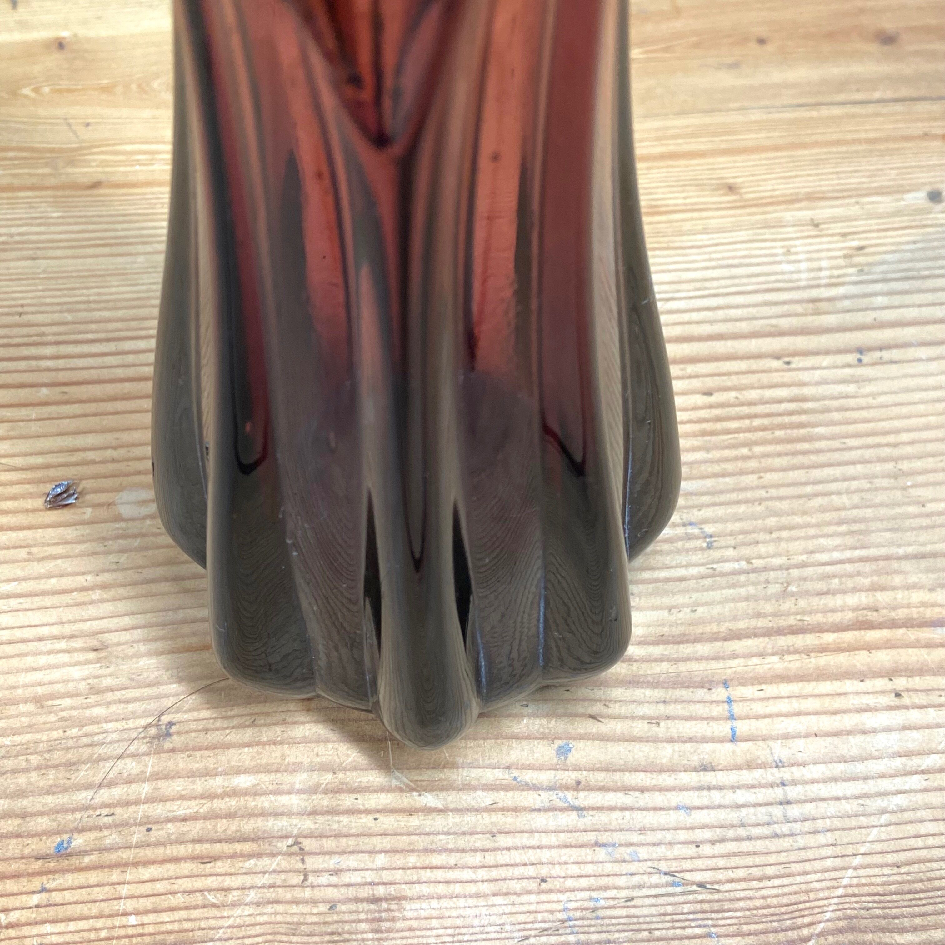 Vase soliflore en verre soufflé couleur améthyste
