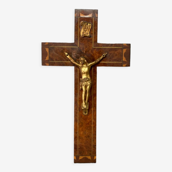 Croix ancienne en bois