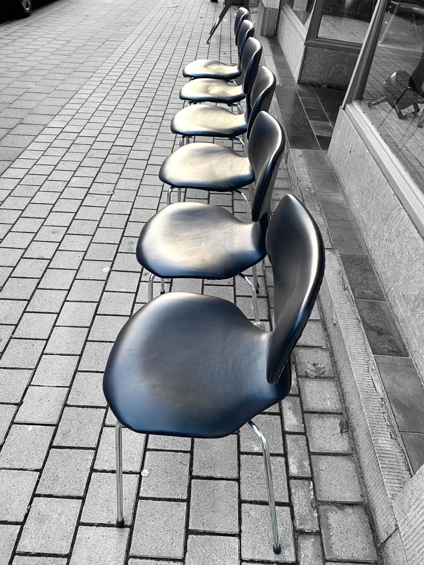 Set of 6 Hammer chairs in black leather, by Arne Jacobsen for Frits Hansen