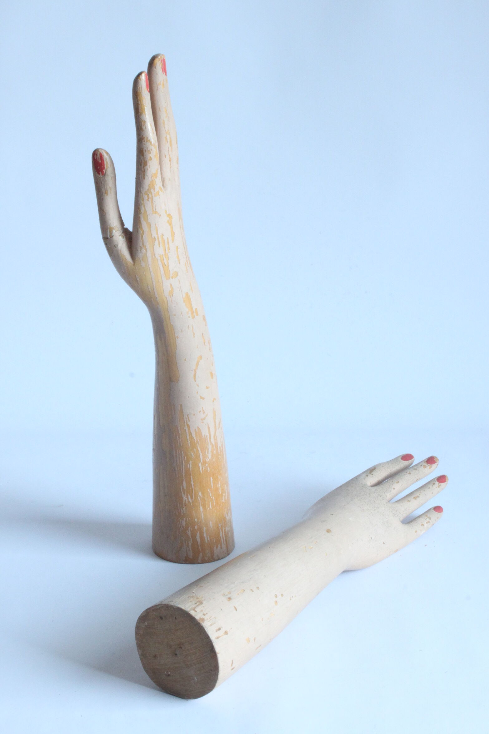 Gants en bois présentoirs de mannequins, années 1930, ensemble de 2.
