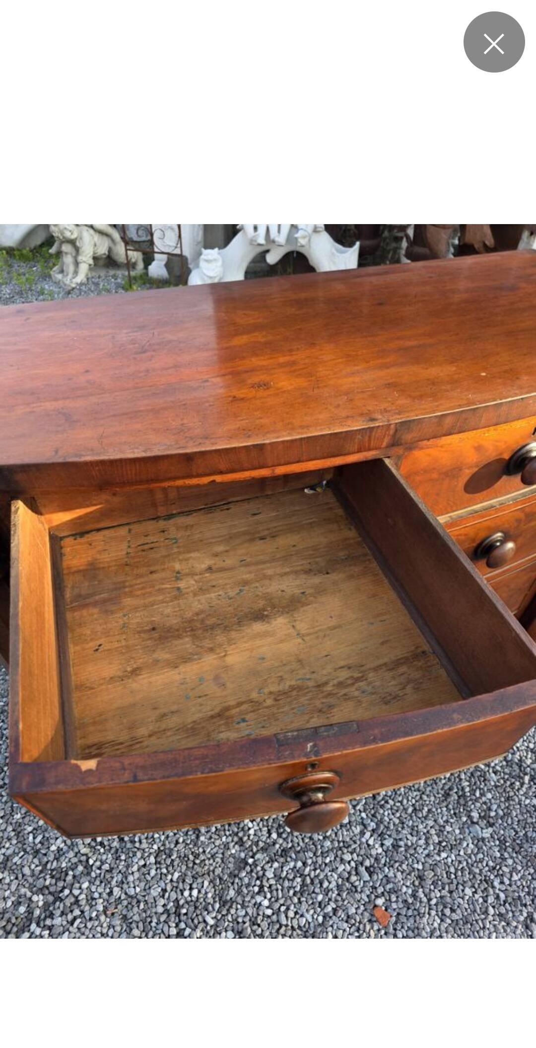 Commode galbée ancienne en acajou