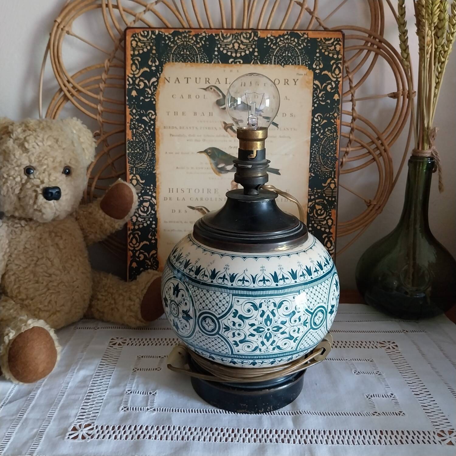 Old iron earth ceramic ball lamp base