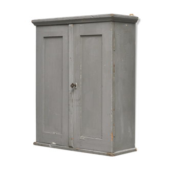 Hanging cabinet