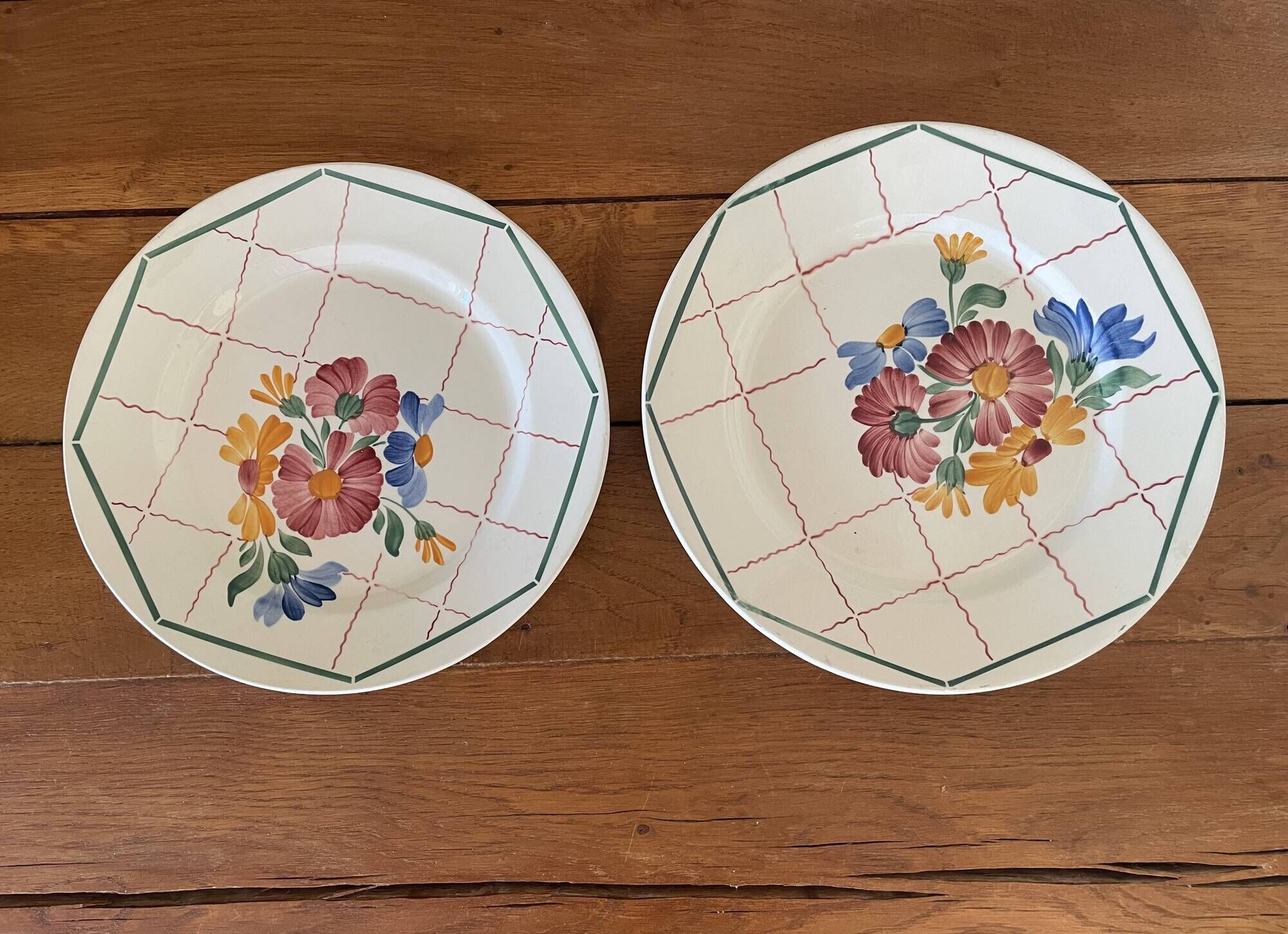 Paire de plats anciens en faïence de Choisy-le-Roi