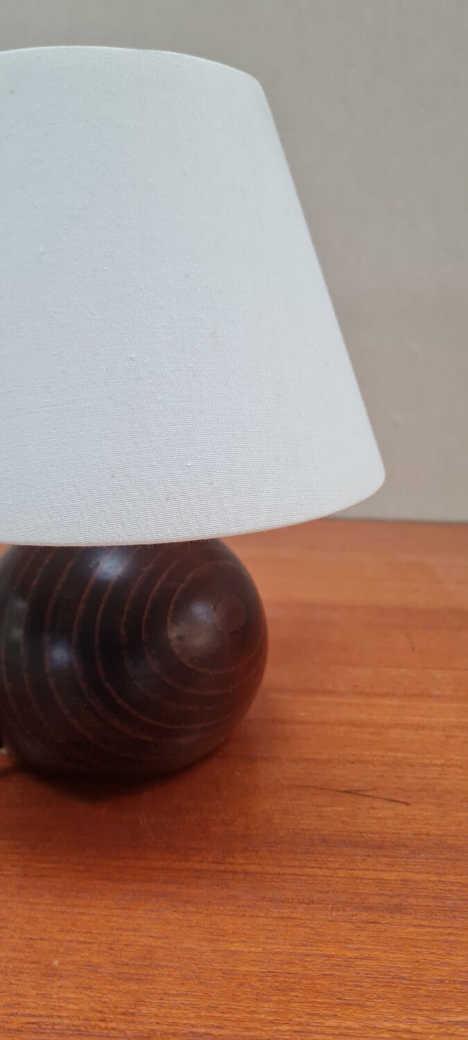 Wooden ball table lamp