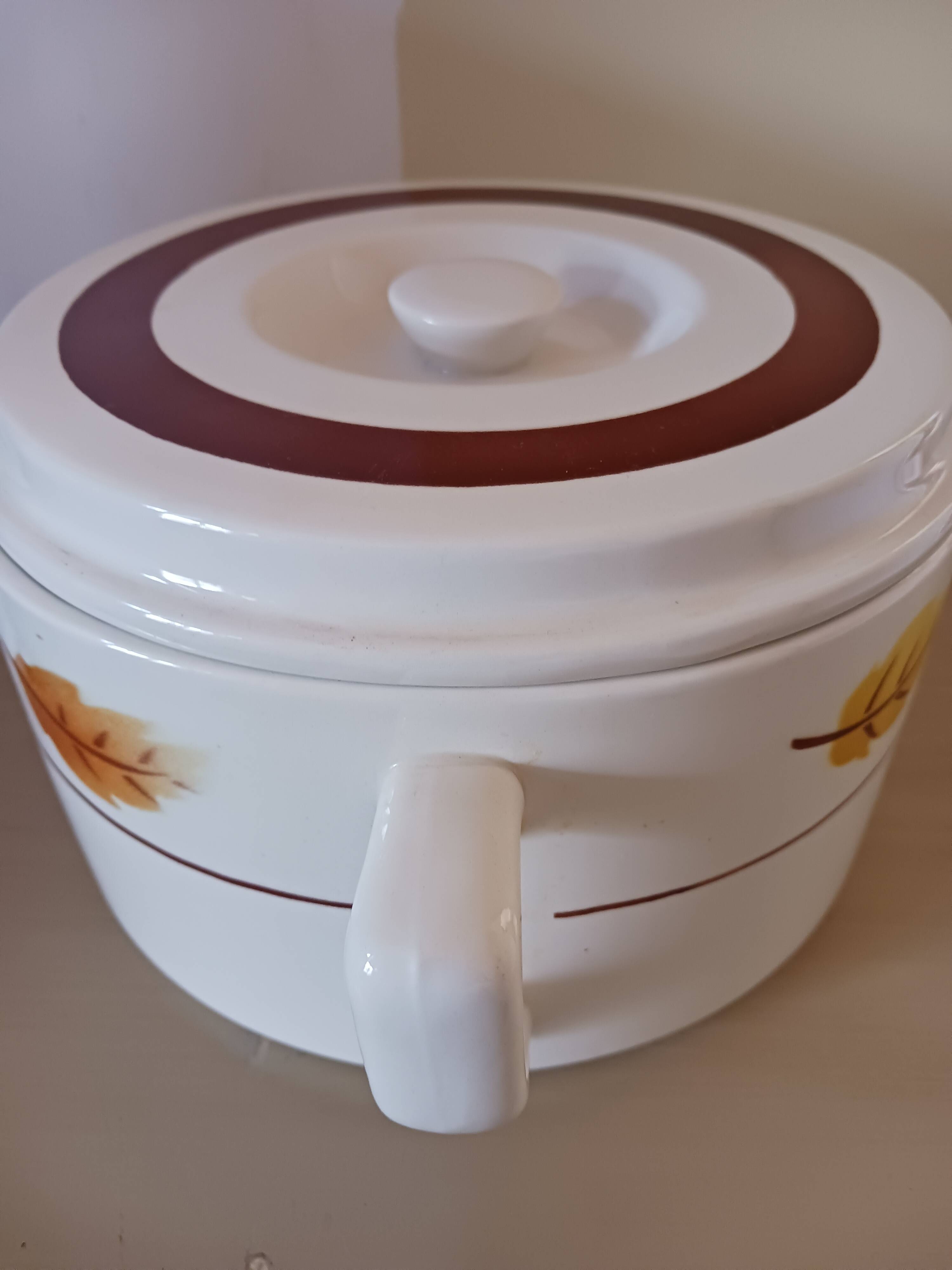Moulin des loups vegetable dish, from Orchies in earthenware.