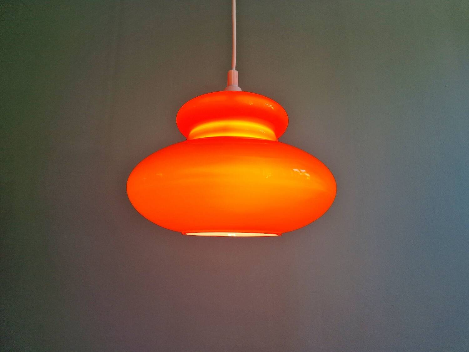 Suspension Space Age in opaline orange, 1960s-70s