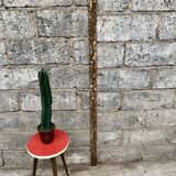 Tabouret formica triangular healing small red coffee table vintage tripod door plant