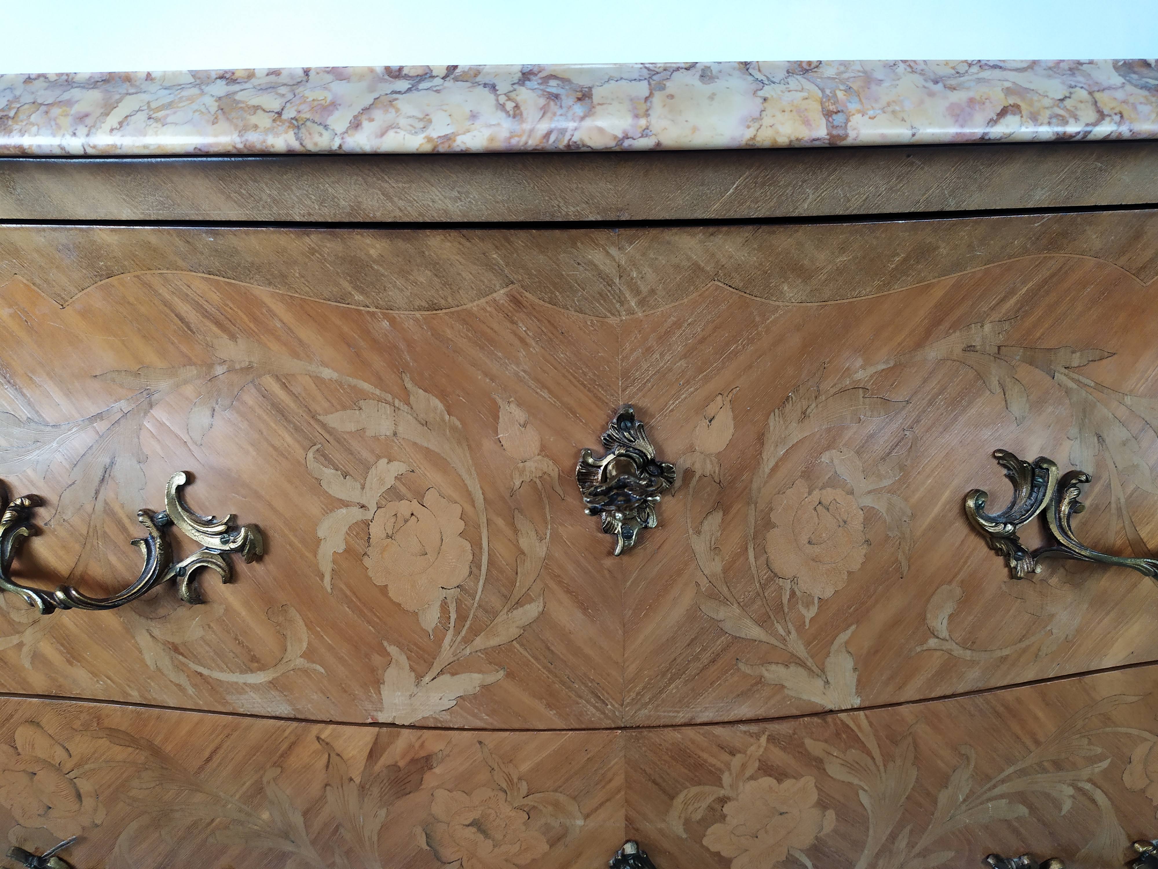 Commode sauteuse galbé Louis XV
