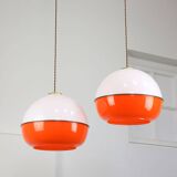 Lampe à Suspension Space Age en Plexiglas Orange et Laiton, Italie, 1970s