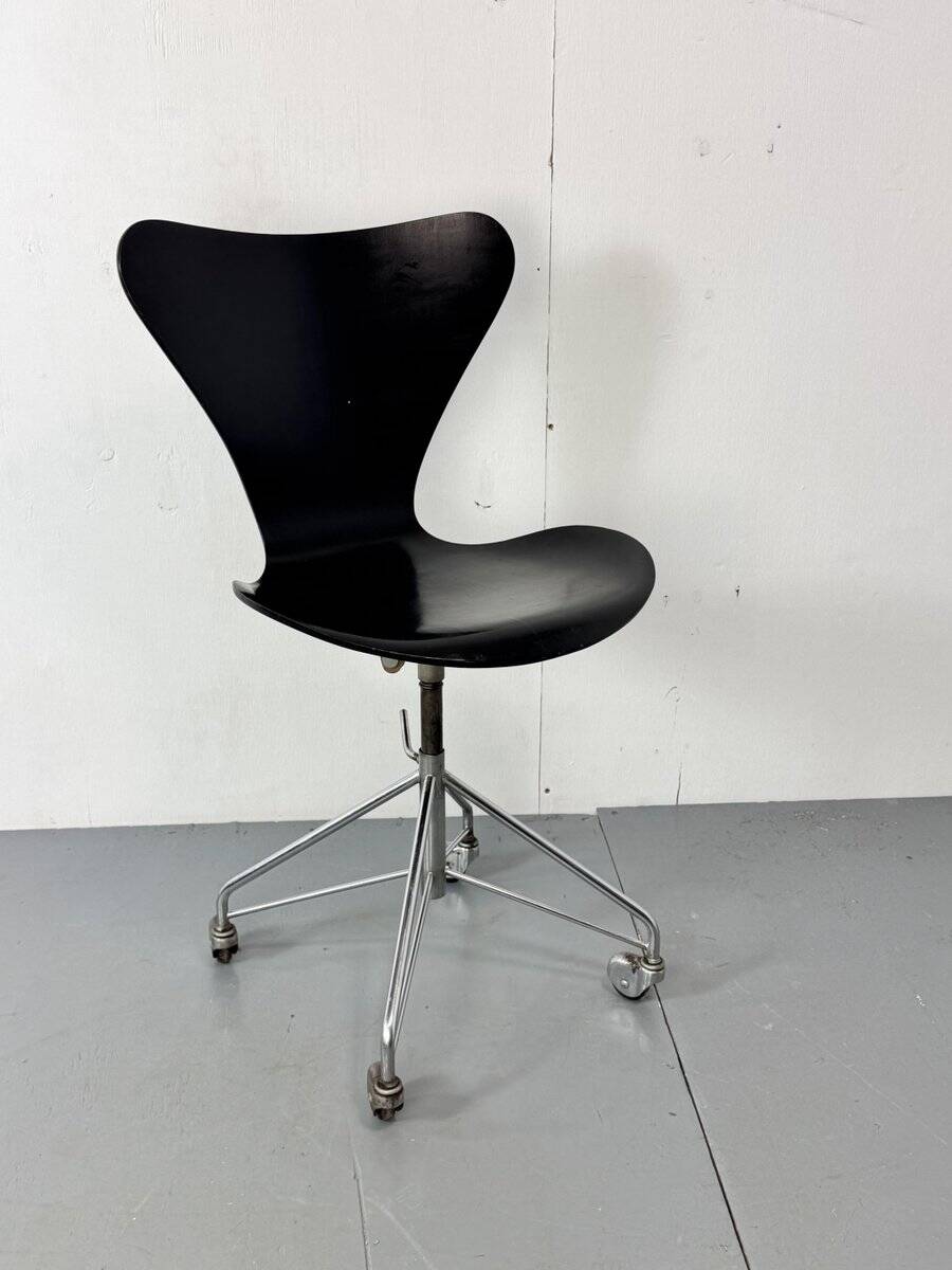 Vintage early 3117 swivel desk chair by Arne Jacobsen for Fritz Hansen, 1955