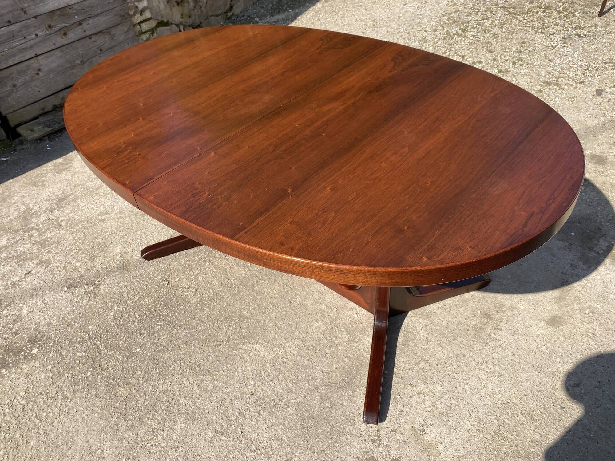Baumann round oval extendable Scandinavian table in rosewood with 2 extensions.