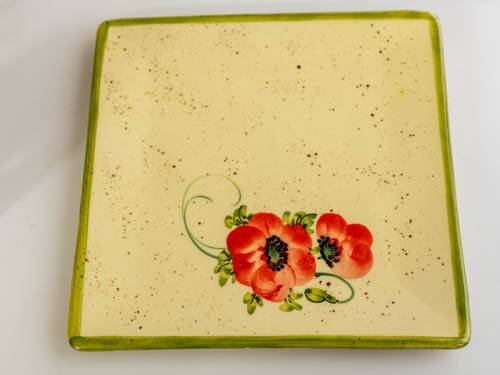 Dish and 2 Vallauris Coquelicots ravioli