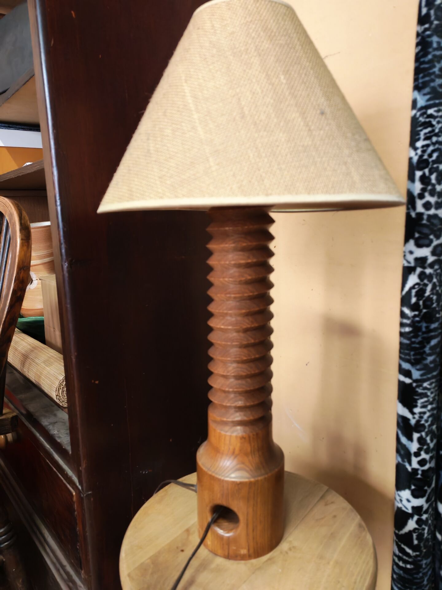 Lampe en bois tourné style Charles Dudoyut