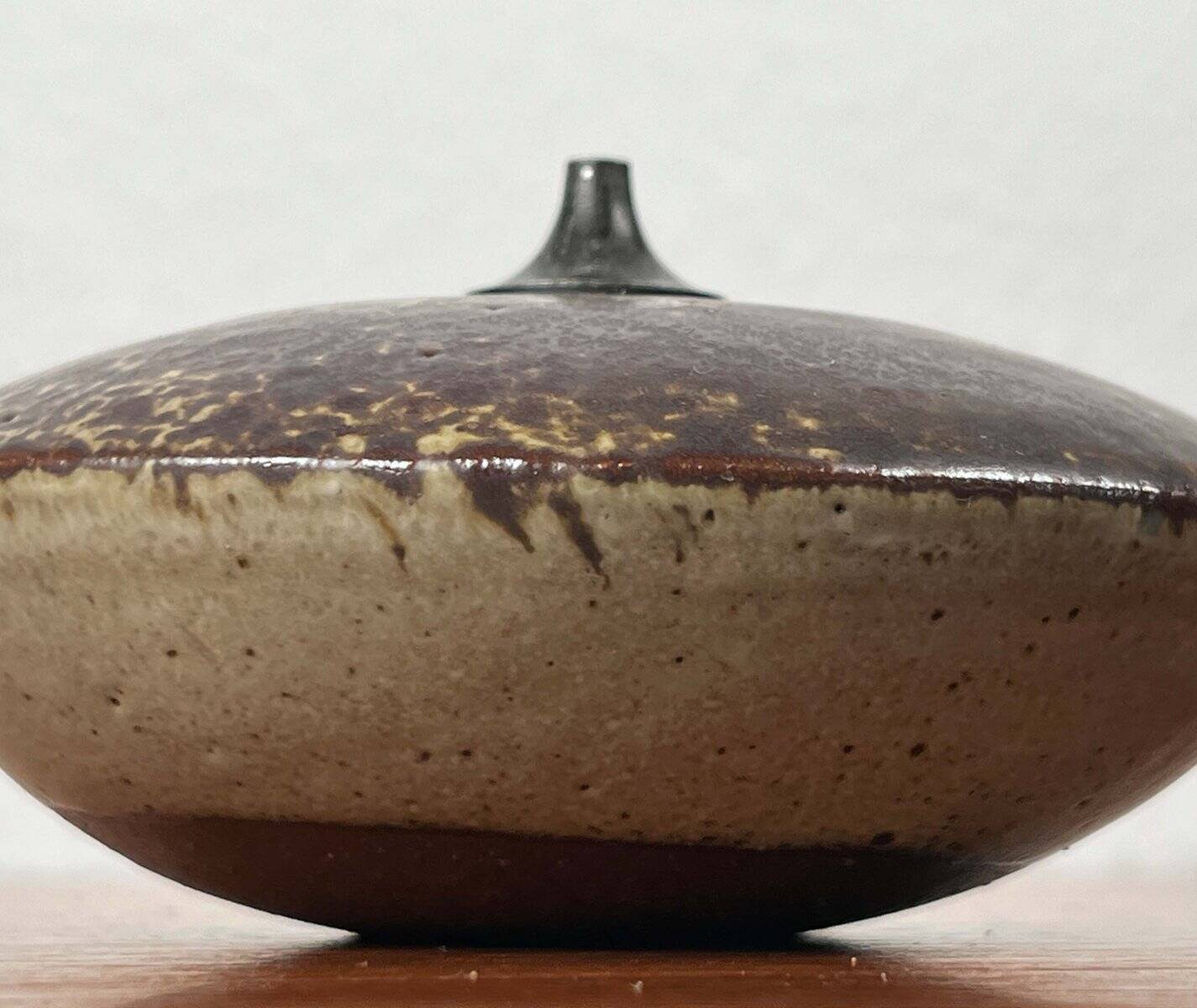 Ceramic oil lamp from the Danish mid-century studio by Aage Würtz, 1960s.