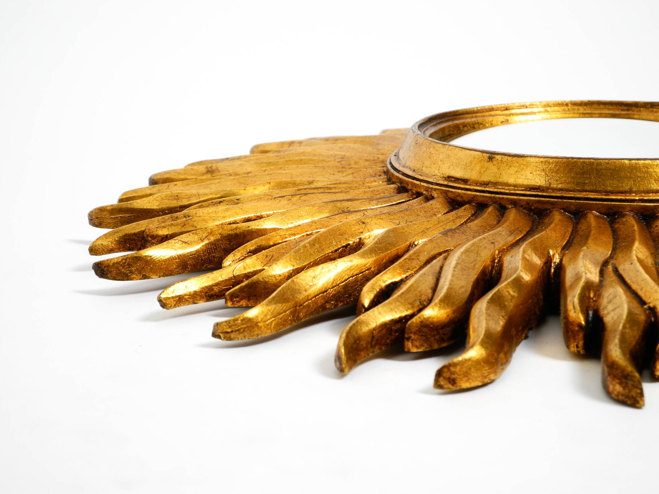 Mid Century Sunburst Kovex wall mirror made of wood and resin - gold plated