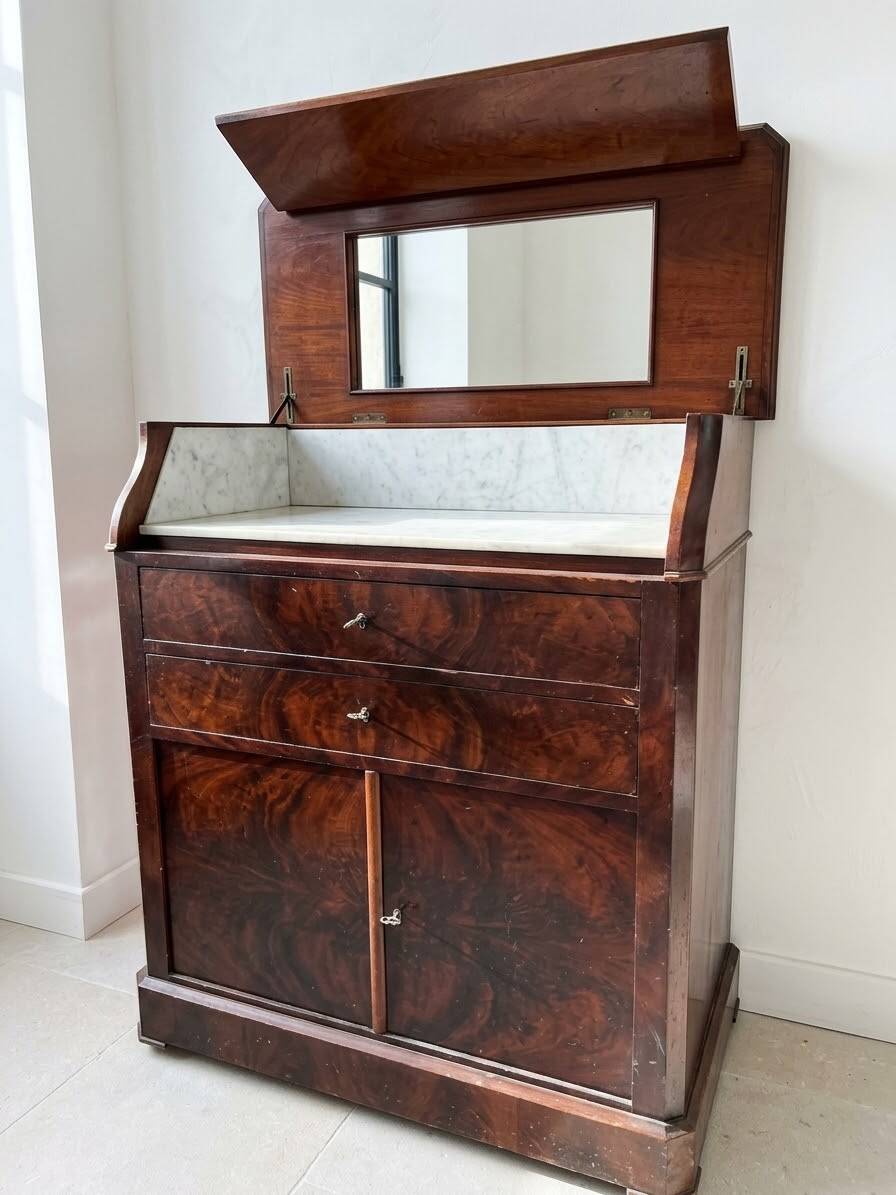 Authentic mahogany chest of drawers