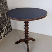 Round table, turned oak leg