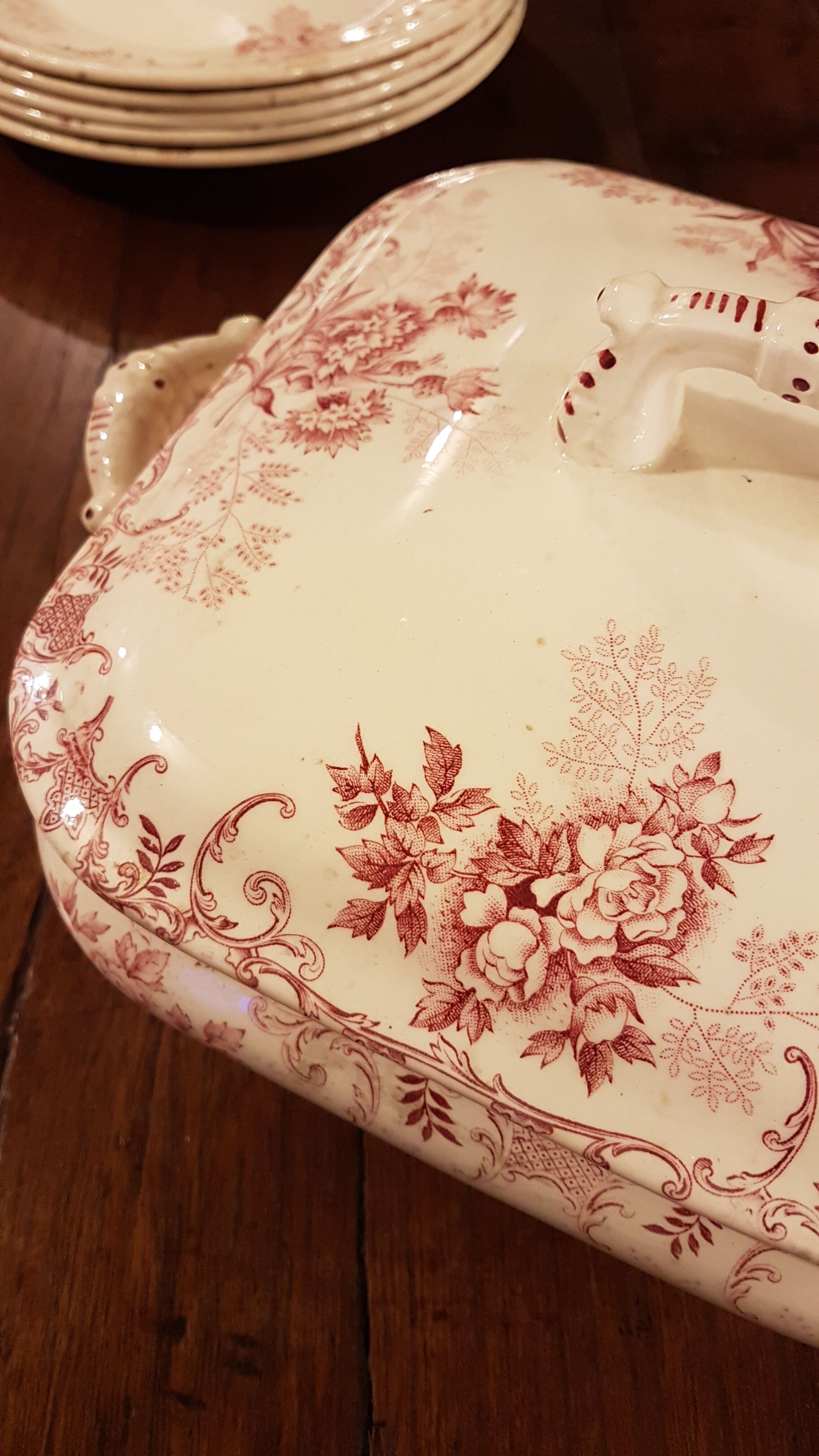 Soupière légumier en faïence à décor de fleur Choisy