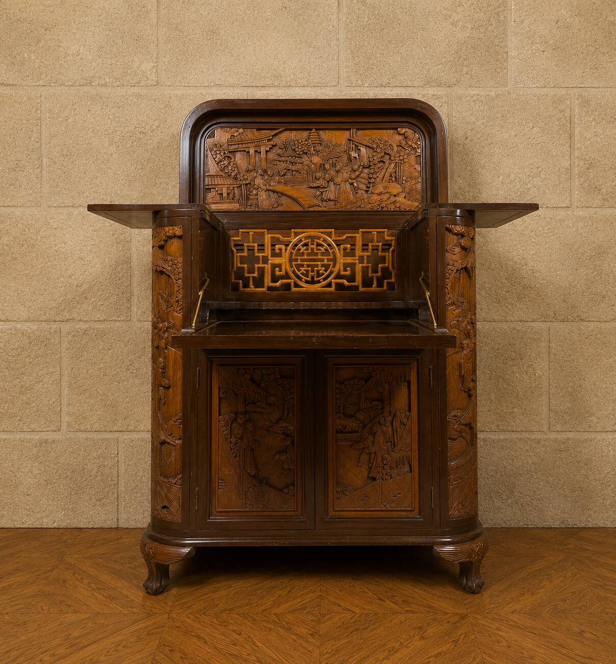 Meuble bar chinois sculpté en bois – XXe siècle