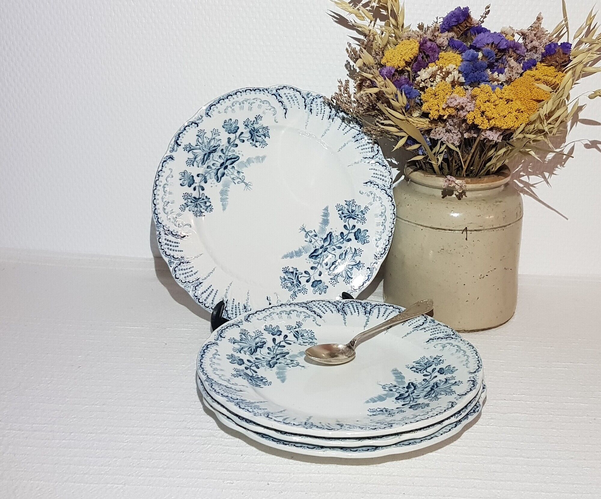Set of 4 dessert plates in earthenware of St Amand model Regency, iron earth
