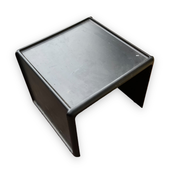 Table basse noire en bois par Peter Ghycz, Horn collection