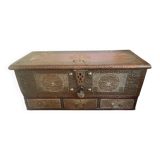 Zanzibar chest