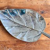 Large tray, leaf-shaped centerpiece