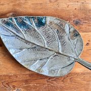 Grand plateau, centre de table en forme de feuille