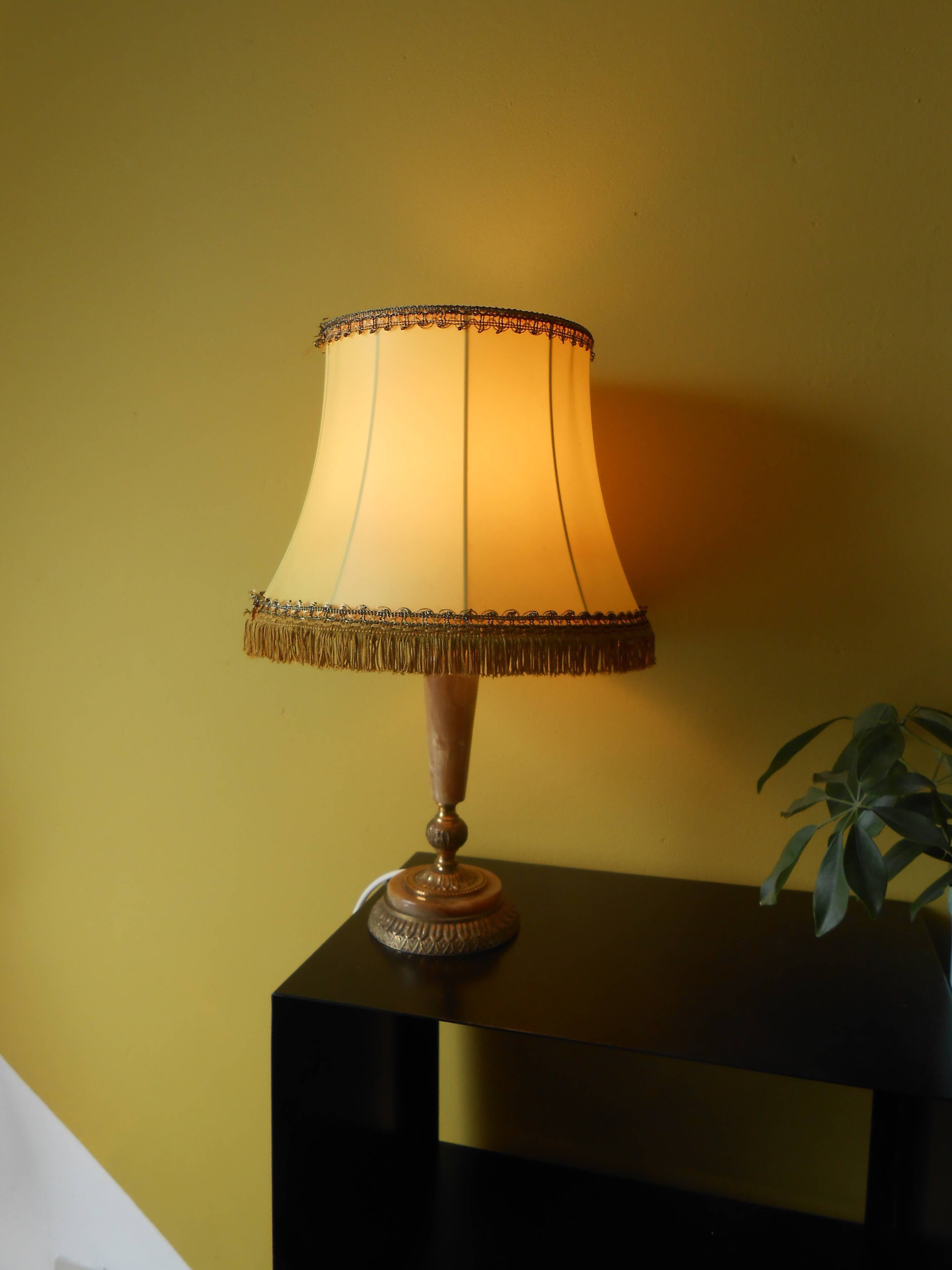 Alabaster lamp and gilt bronze, silk Lampshade