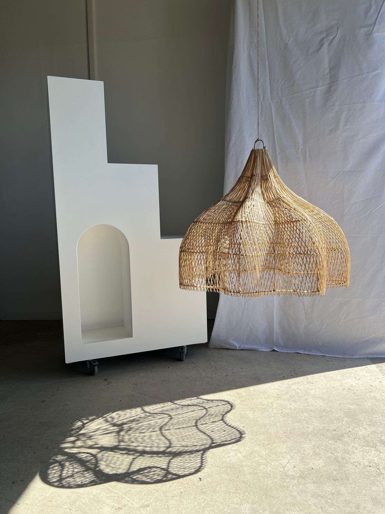 Rattan pendant lamp in the shape of a flower