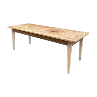 Farmhouse table spindle legs