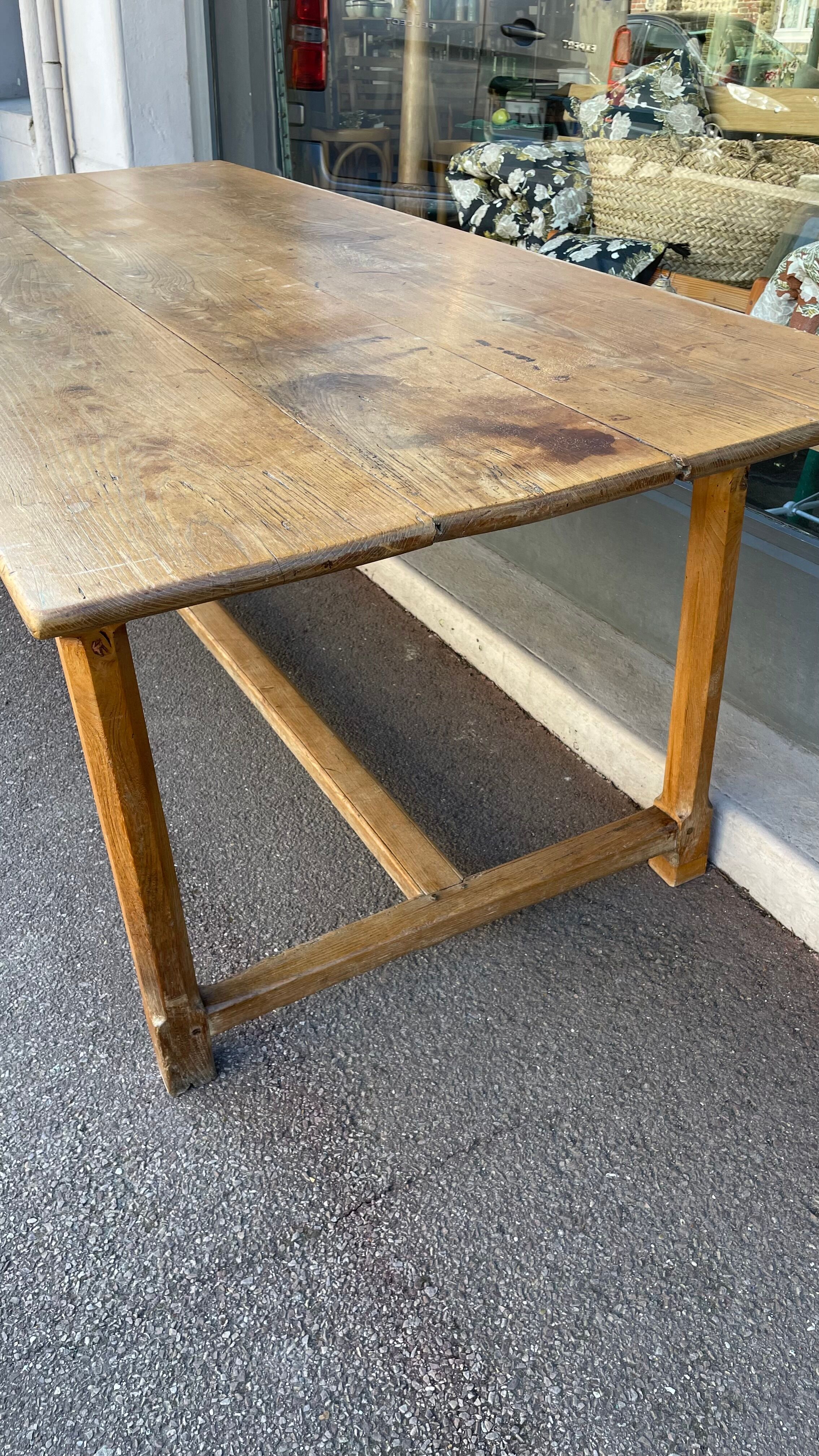 Farm table