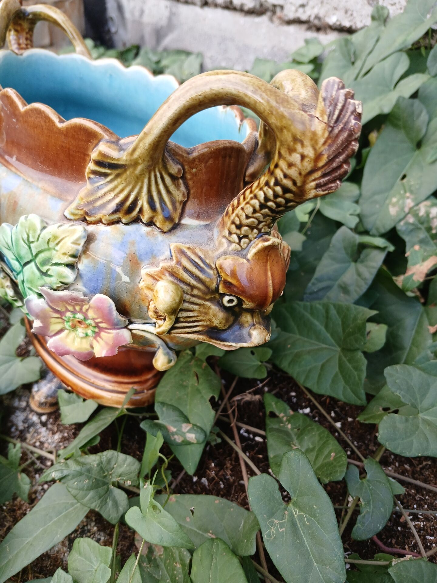 Jardinière ancienne en barbotine