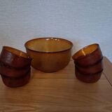 Ensemble coupelles et plat en verre ambré, années 70