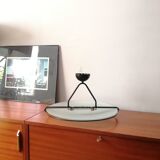 Glass saucer suspension on wire structure