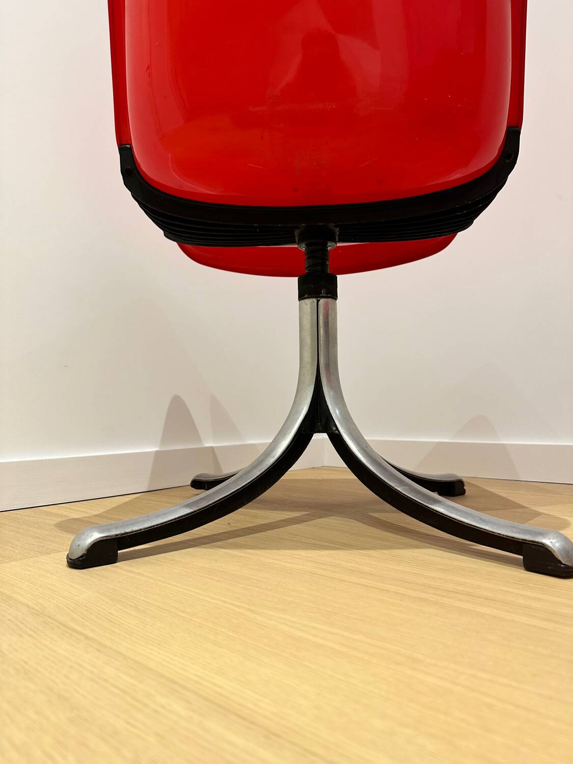 Modus Tecno office chairs by Osvaldo Borsani