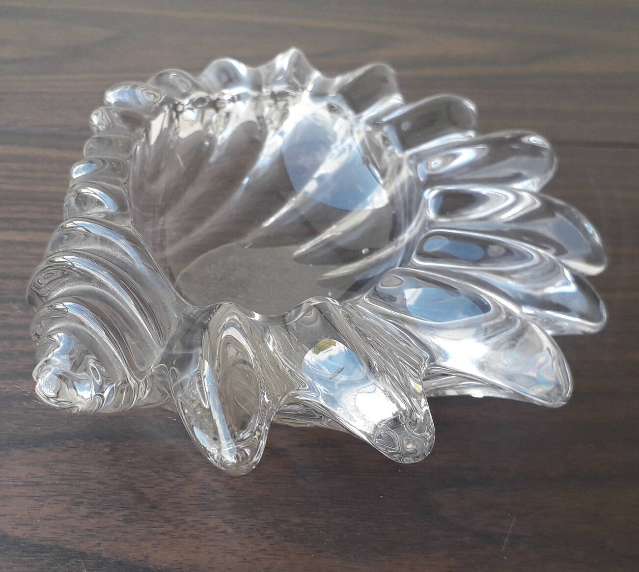 Shell-shaped catchall