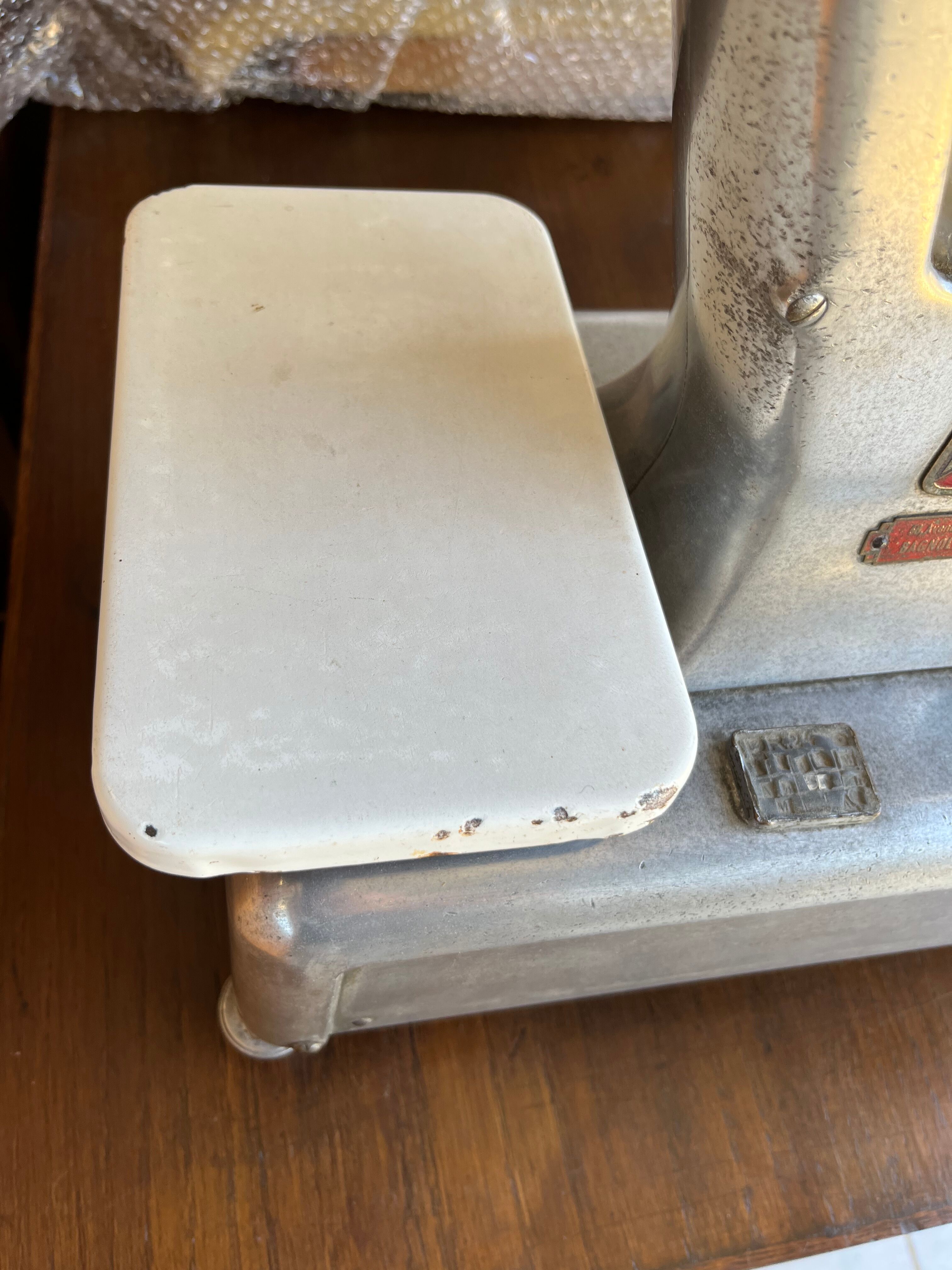 Lutrana 50s grocery scale