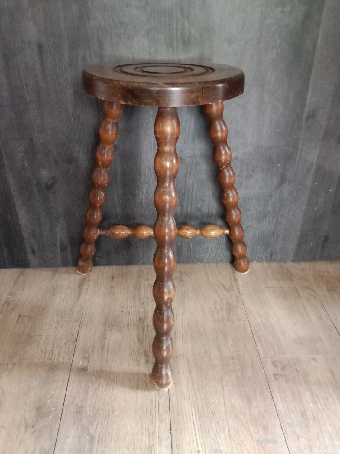 Pearl wood tripod stool